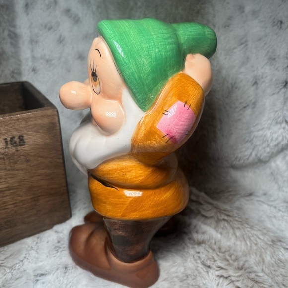 Disney Bashful Dwarf Snow White Ceramic Figurine Figure Green Hat Vintage - Picture 9 of 11
